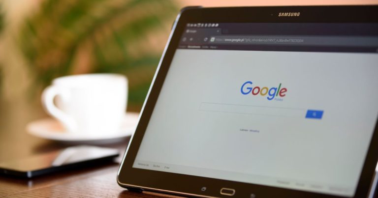 Masada Google ana sayfası açık tablet