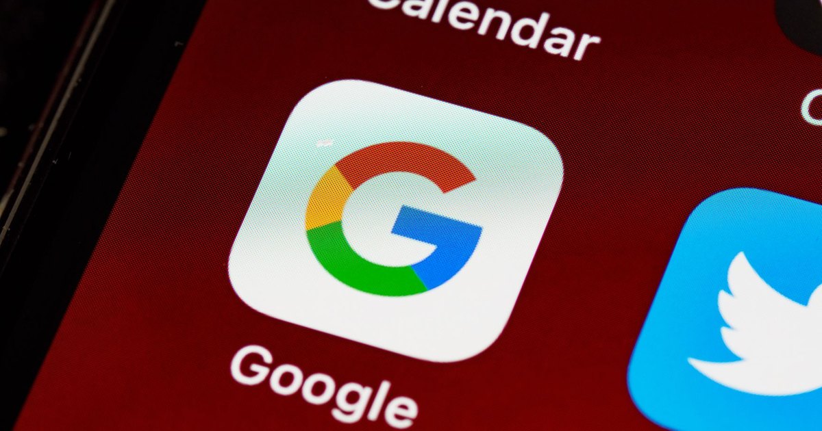 Akıllı telefon ana ekranında Google ve diğer uygulama simgeleri