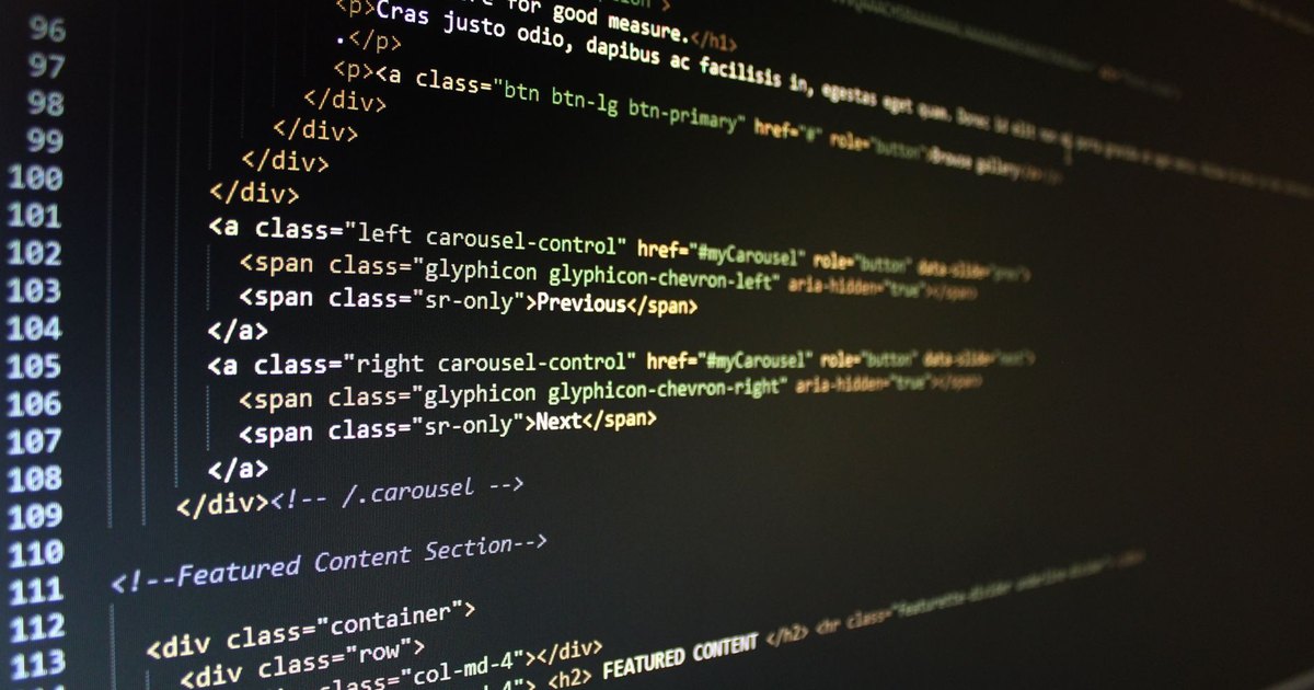 Bilgisayar monitöründe HTML kodu